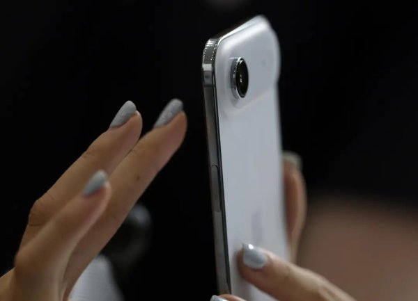交易鑫优配 iPhone Air在华发售延期，苹果：正与监管机构紧密合作