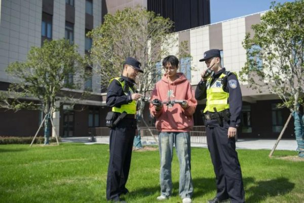 典丰投资 上海警方通报：高校学生夏某，被处罚